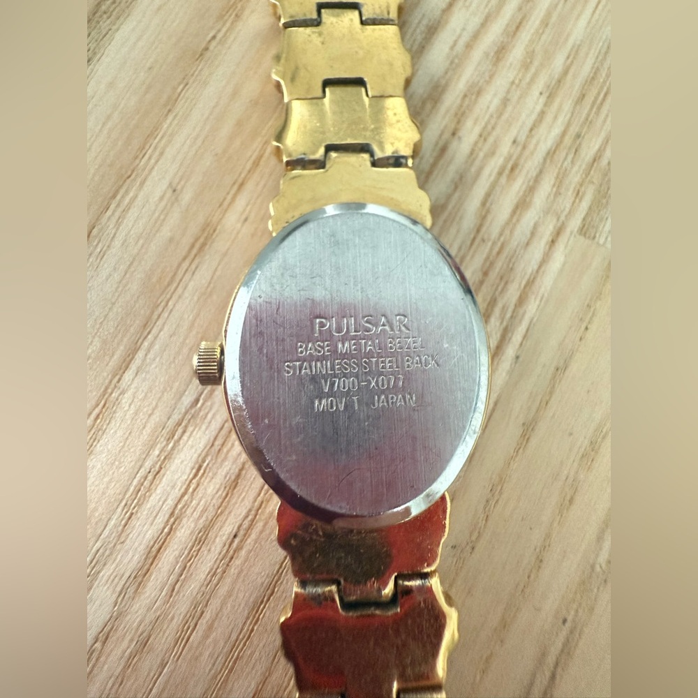Vintage pulsar ladies oval gold tone dress watch NEW BATTERY - Picture 5 of 12